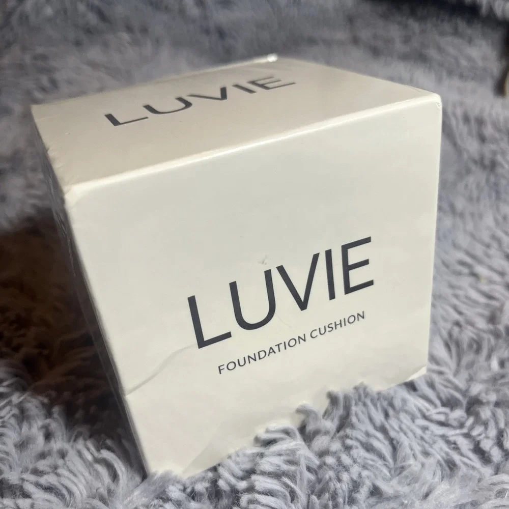 {Z10} Luvie Glow Foundation Cushion, Mushroom Head Air Cushion IVORY SEALED